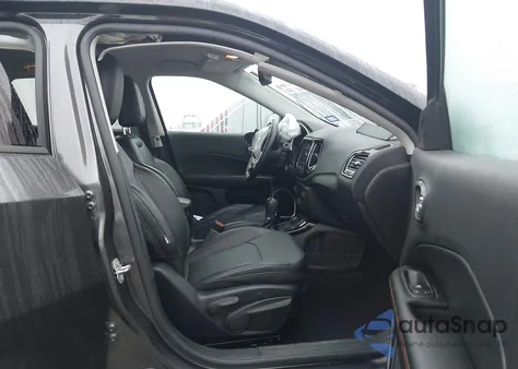 2021 Jeep Compass Limited 4X4 z USA, uszkodzony, nr VIN 3C4NJDCB4MT556893